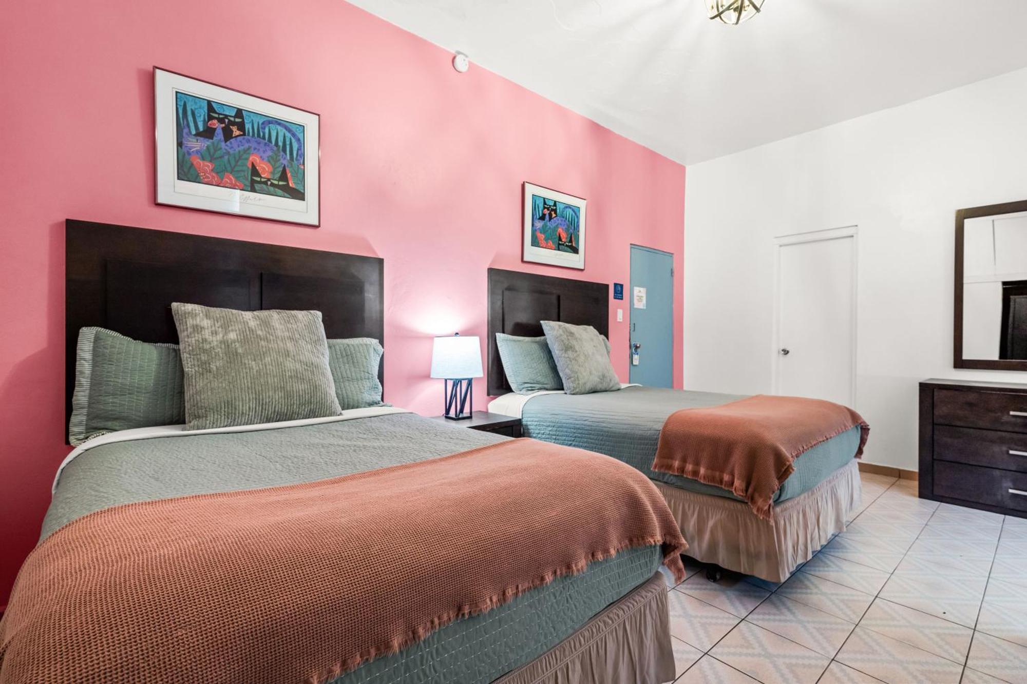 Borinquen Beach Inn San Juan Exterior photo
